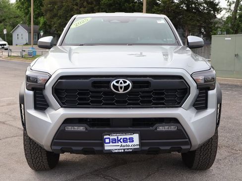 Used 2025 Toyota Tacoma TRD Off-Road AWD/4WD image 3