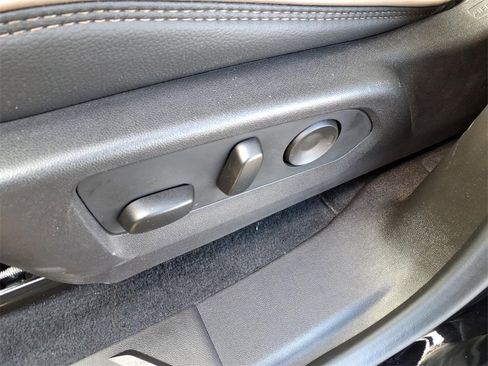 New 2025 GMC Canyon Denali w/ LPO, Denali Black Edition image 9