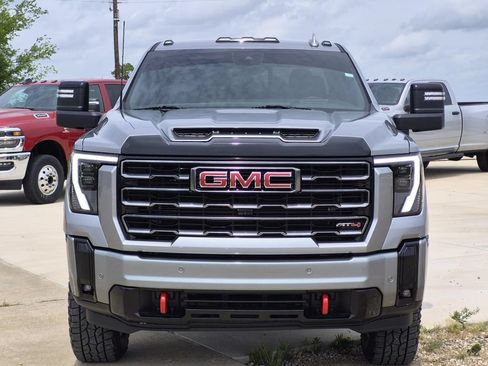 Used 2025 GMC Sierra 2500 AT4 w/ Technology Package AWD/4WD image 3