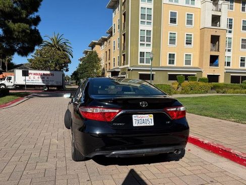 Used 2017 Toyota Camry SE FWD image 6