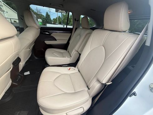 Used 2020 Toyota Highlander Limited AWD/4WD image 11