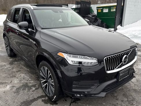 Used 2022 Volvo XC90 T6 Momentum w/ Climate Package image 1