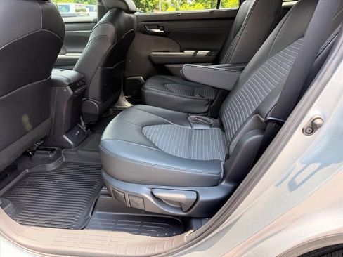Used 2022 Toyota Highlander XSE AWD/4WD image 14