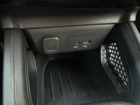 Used 2024 Chevrolet TrailBlazer RS FWD image 17
