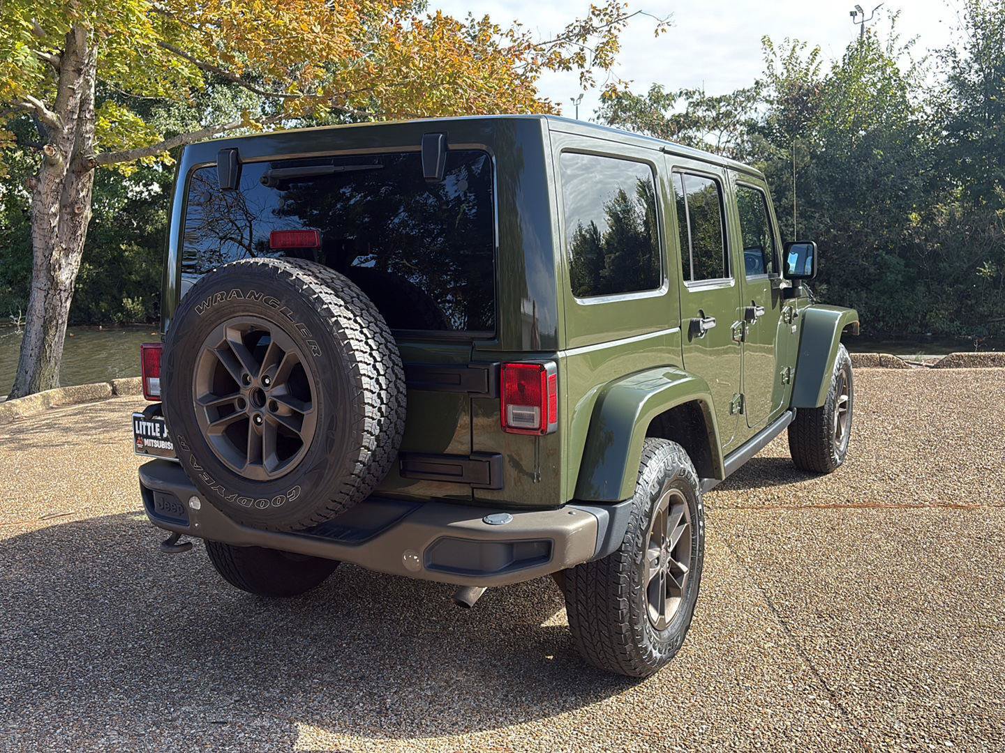 Used 2016 Jeep Wrangler Unlimited Sahara AWD/4WD image 4