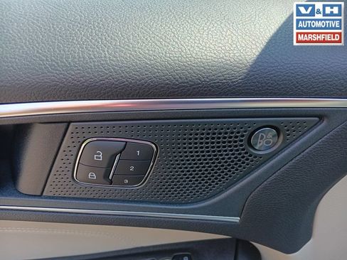 Used 2024 Ford Edge Titanium w/ Equipment Group 301A AWD/4WD image 23