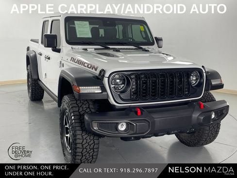 Used 2025 Jeep Gladiator Rubicon AWD/4WD image 4