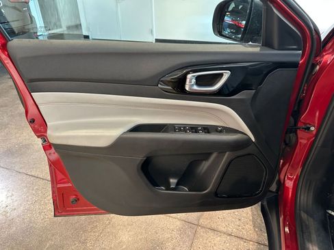 Used 2025 Jeep Compass Limited image 20