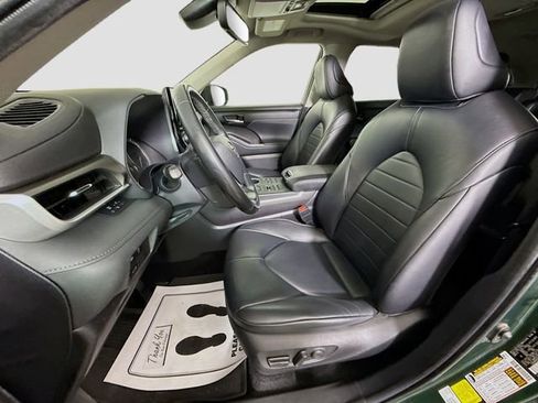 Used 2023 Toyota Highlander XLE AWD/4WD image 22