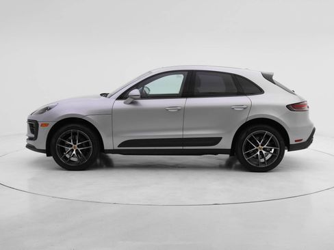 Certified 2024 Porsche Macan image 2