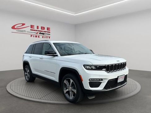 Used 2022 Jeep Grand Cherokee Limited 4xe w/ Luxury Tech Group II AWD/4WD image 12