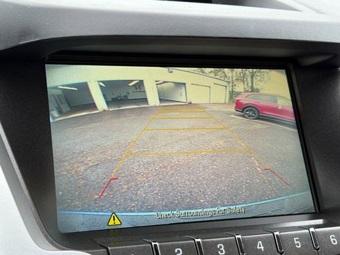 Used 2017 Chevrolet Equinox Premier w/ Enhanced Convenience Package AWD/4WD image 18