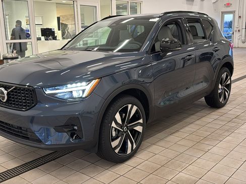 New 2026 Volvo XC40 B5 Plus w/ Climate Package image 9