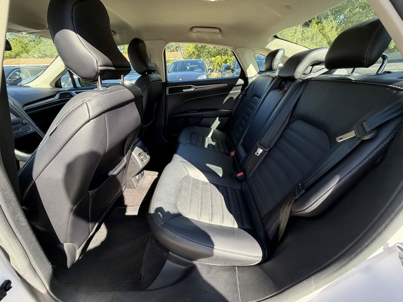 Used 2017 Ford Fusion Energi SE FWD image 22