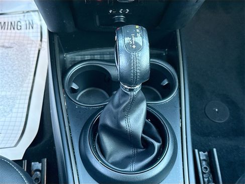 Used 2018 MINI Cooper Countryman w/ Premium Package image 18