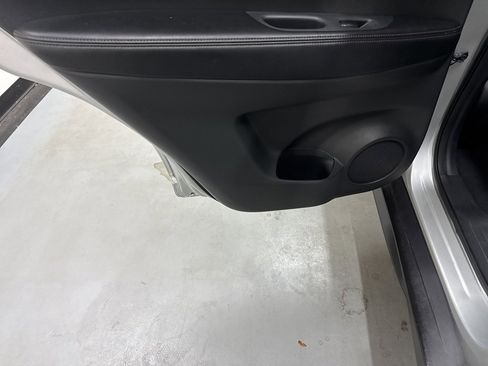 Used 2017 Nissan Rogue SV w/ SV Family Package image 53