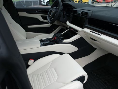 Used 2025 Lamborghini Urus SE image 19
