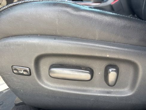 Used 2010 Toyota Avalon Limited image 13