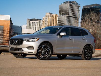 Used 2019 Volvo XC60 T5 Momentum w/ Premium Package