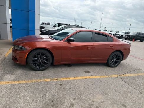 Used 2022 Dodge Charger SXT w/ Blacktop Package image 2