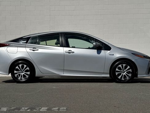 Used 2021 Toyota Prius Prime XLE FWD image 7
