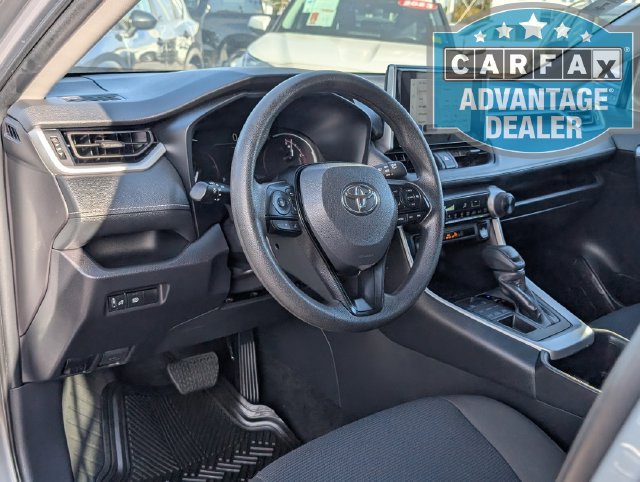 Used 2025 Toyota RAV4 LE AWD/4WD image 4