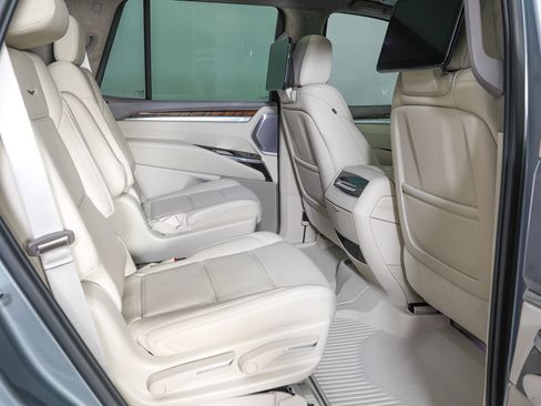 Used 2026 Cadillac Escalade Platinum Sport w/ LPO, Floor Liner Package AWD/4WD image 10