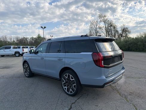 Used 2025 Ford Expedition Platinum w/ Platinum Ultimate Package AWD/4WD image 5