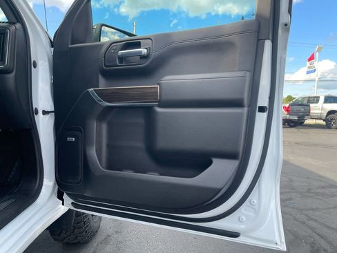 Used 2021 Chevrolet Silverado 1500 LT Trail Boss w/ Convenience Package II image 9