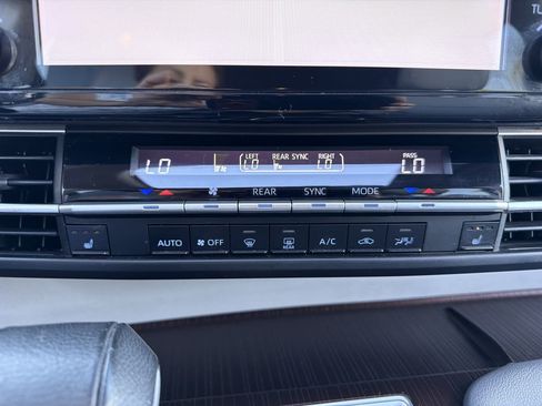 Used 2024 Toyota Sienna XLE FWD image 56