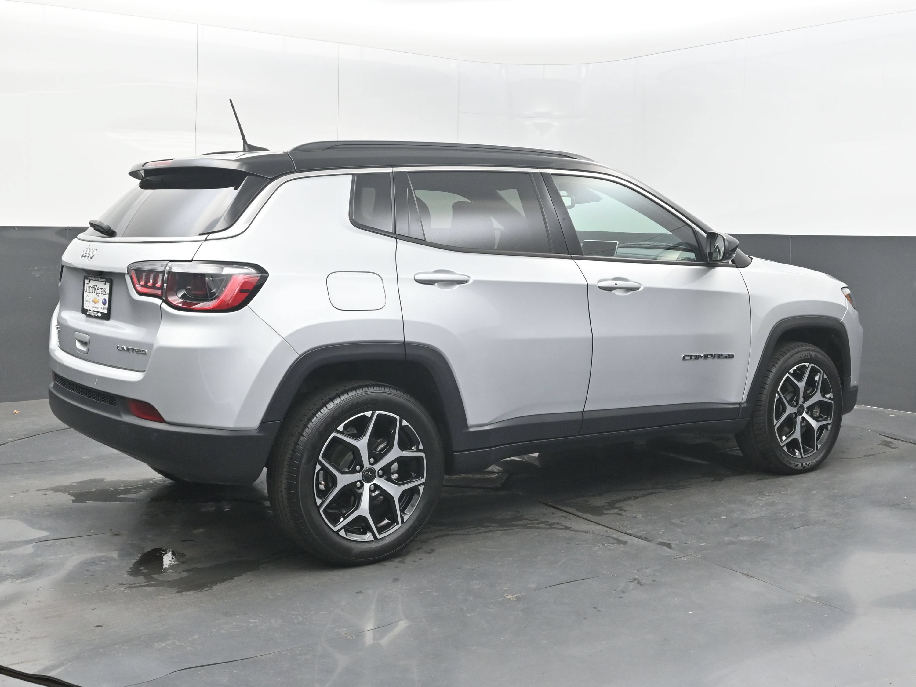 Used 2025 Jeep Compass Limited AWD/4WD image 9