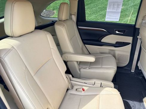 Used 2018 Toyota Highlander Limited image 14