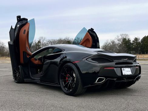 Used 2017 McLaren 570S image 4