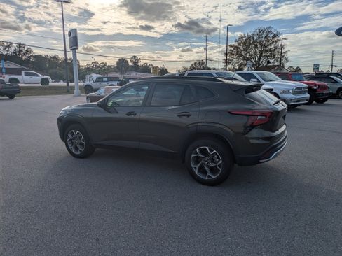 Used 2024 Chevrolet Trax LT w/ Driver Confidence Package image 4