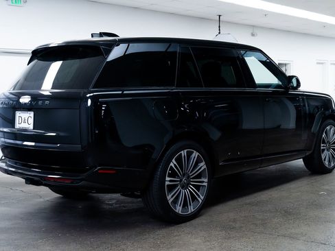 Used 2025 Land Rover Range Rover Long Wheelbase SE AWD/4WD image 6