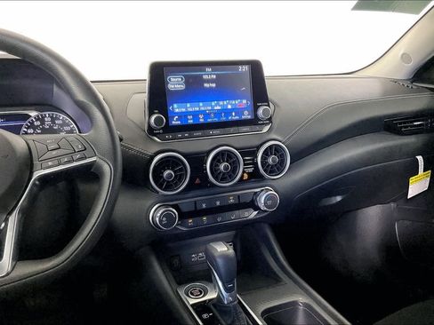 Used 2025 Nissan Sentra SV image 9