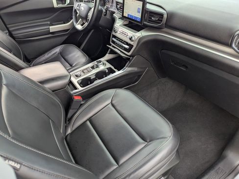Used 2022 Ford Explorer XLT w/ Equipment Group 202A image 31