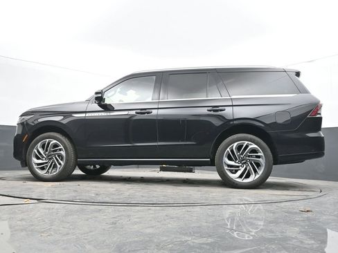 Used 2025 Lincoln Navigator Reserve image 50