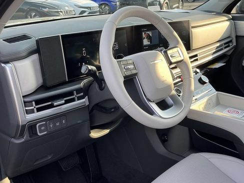 Used 2025 Hyundai Santa Fe SEL FWD image 10