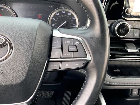 Used 2021 Toyota Highlander XSE FWD image 24