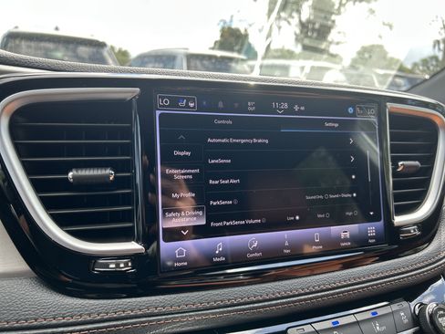 New 2026 Chrysler Pacifica Pinnacle image 37