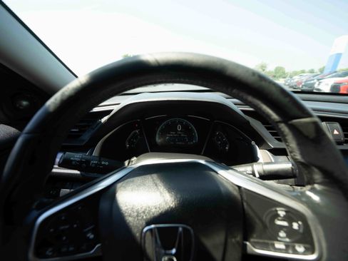 Used 2017 Honda Civic Touring image 15