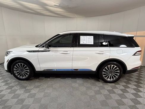 Used 2023 Lincoln Aviator 2WD w/ Premium Package image 3