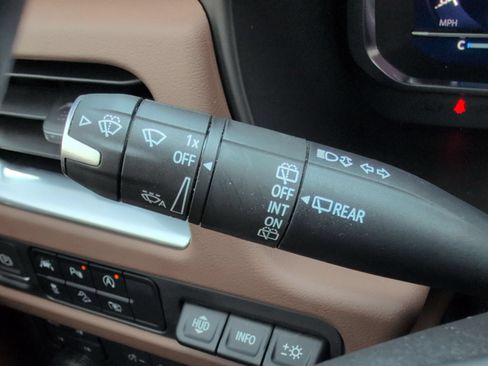Used 2024 Chevrolet Suburban High Country AWD/4WD image 15