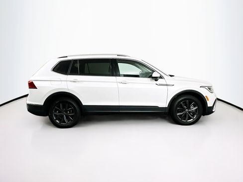 Used 2023 Volkswagen Tiguan SE AWD/4WD image 10