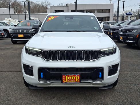 Certified 2023 Jeep Grand Cherokee Overland w/ Luxury Tech Group IV image 2