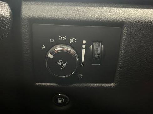 Used 2018 Jeep Grand Cherokee Laredo AWD/4WD image 29