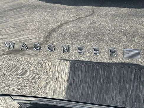 Used 2023 Jeep Wagoneer Series II AWD/4WD image 38