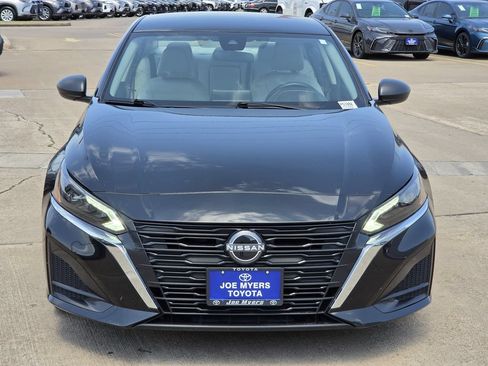 Used 2025 Nissan Altima 2.5 SV FWD image 3