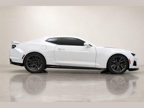 Used 2022 Chevrolet Camaro ZL1 RWD image 3
